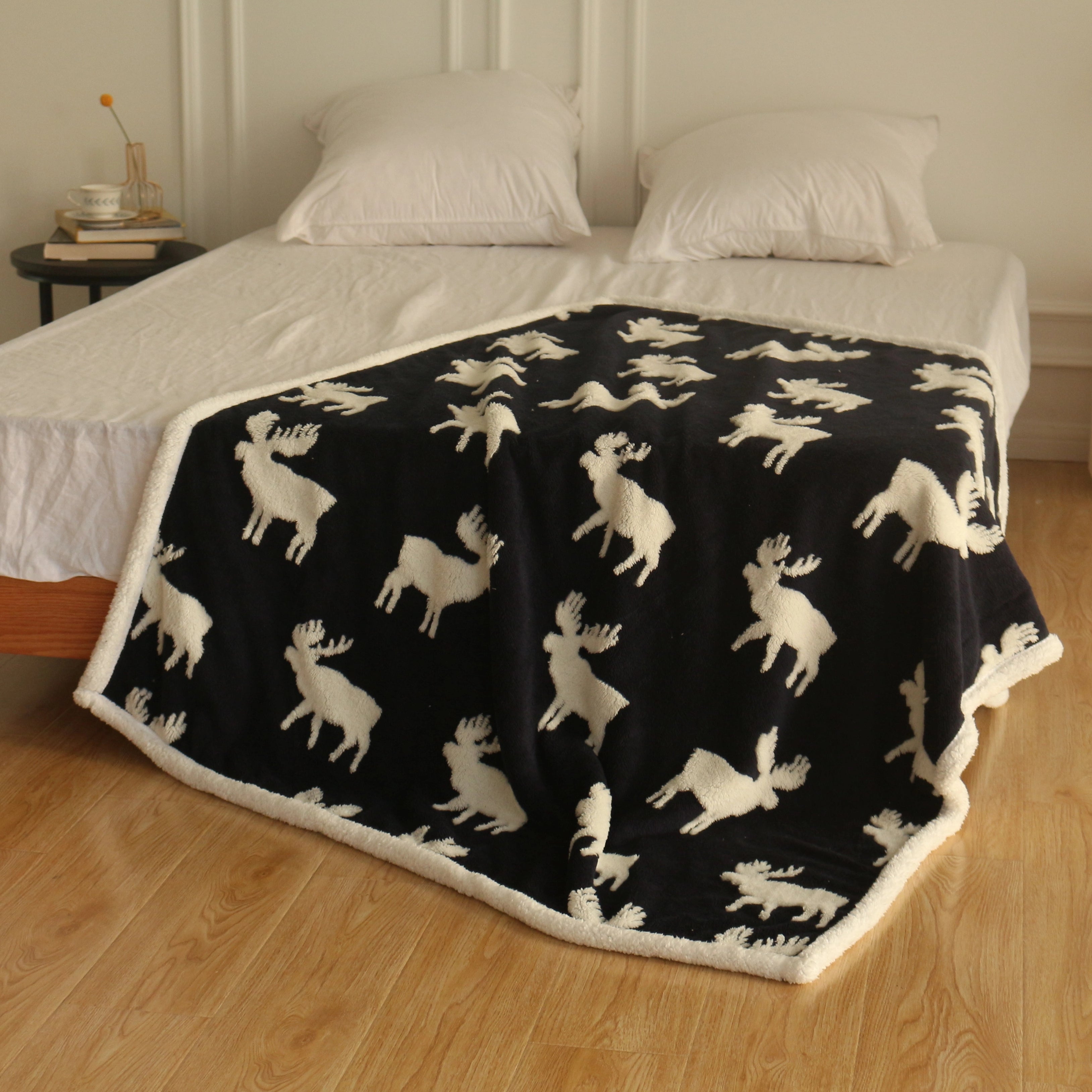 Sherpa Fleece Throw Blanket - Reindeers Pattern