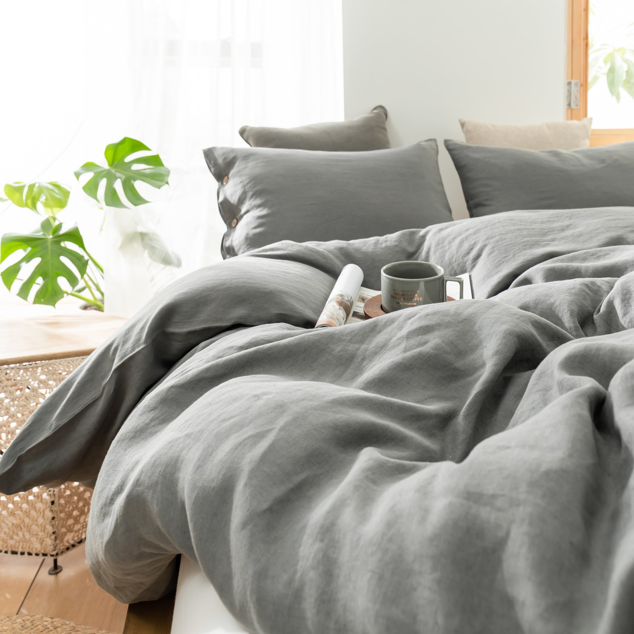 #color_Greyish Green (grayish tone)