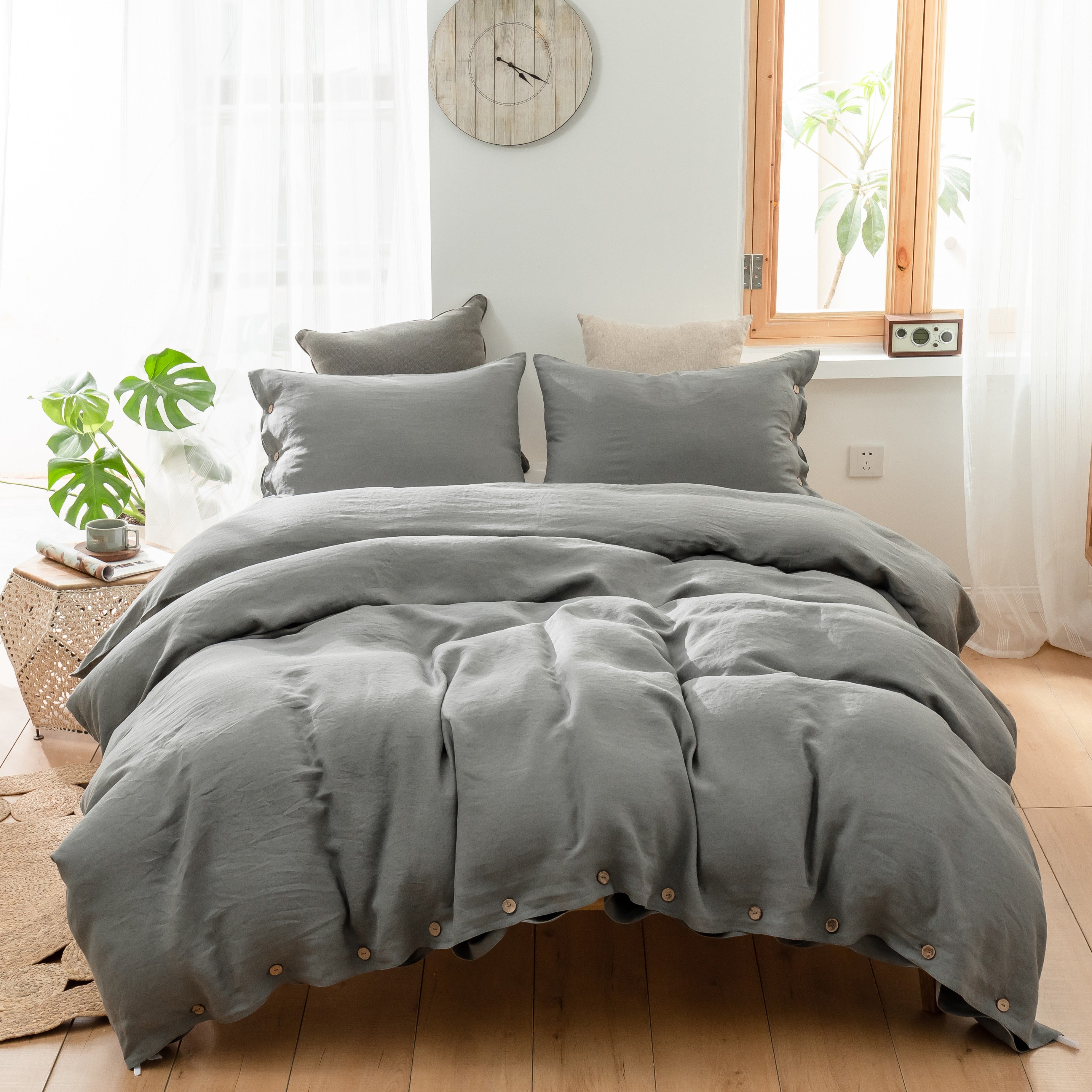 #color_Greyish Green (grayish tone)