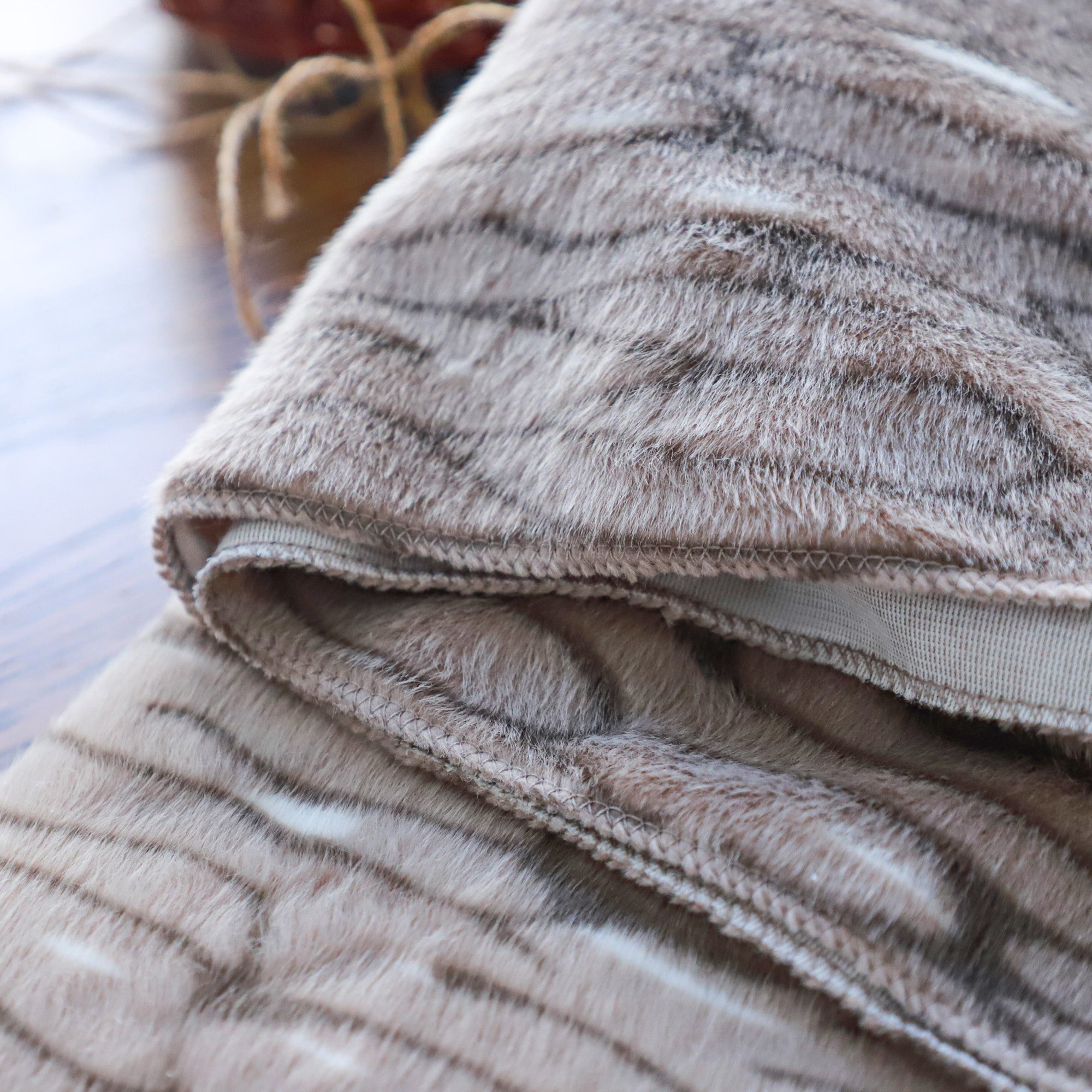 #color_grayish brown