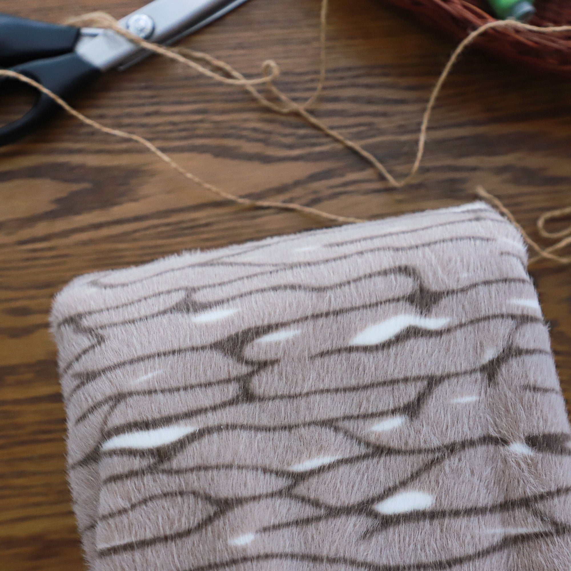 #color_grayish brown